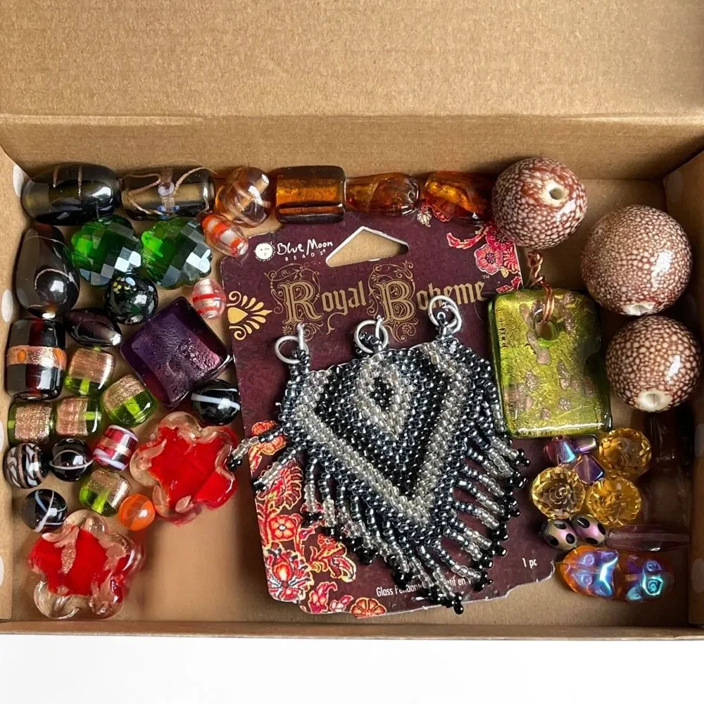 VTG - Now Mix Lot Beads Faceted Glass Lampwork Pressed Variety Jewelry Craft
